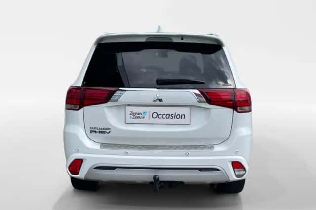 Mitsubishi Outlander (2021) thumbnail 3