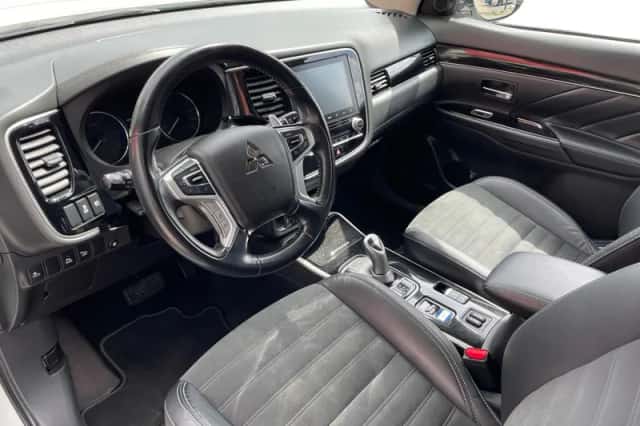 Mitsubishi Outlander (2021) thumbnail 23