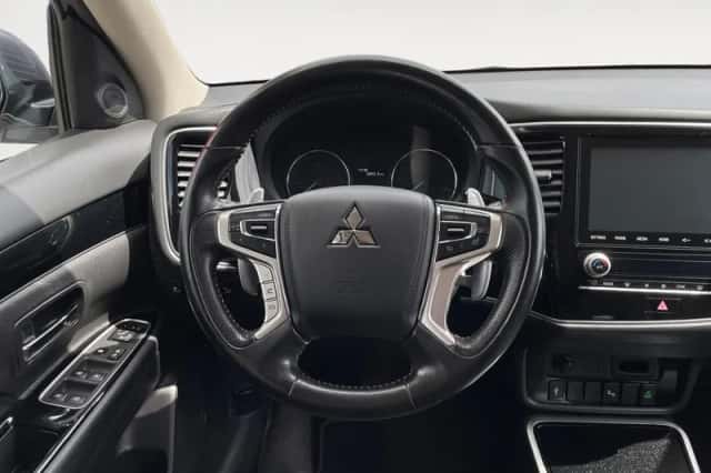 Mitsubishi Outlander (2021) thumbnail 24