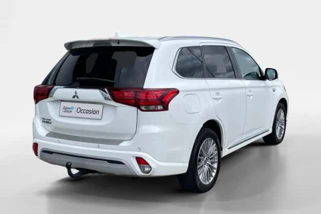 Mitsubishi Outlander (2021) thumbnail 4