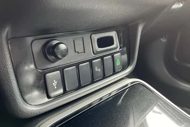 Mitsubishi Outlander (2021) thumbnail 32
