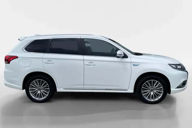 Mitsubishi Outlander (2021) thumbnail 5