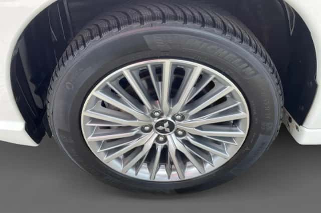 Mitsubishi Outlander (2021) thumbnail 8