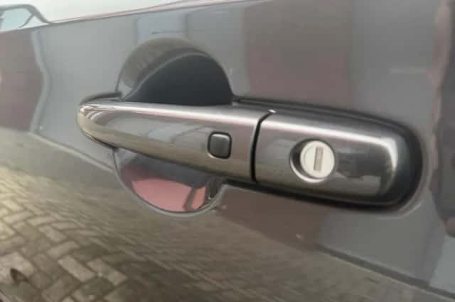 Suzuki Swift (2025) thumbnail 11