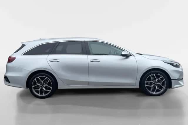 Kia Ceed Sportswagon (2024) thumbnail 2