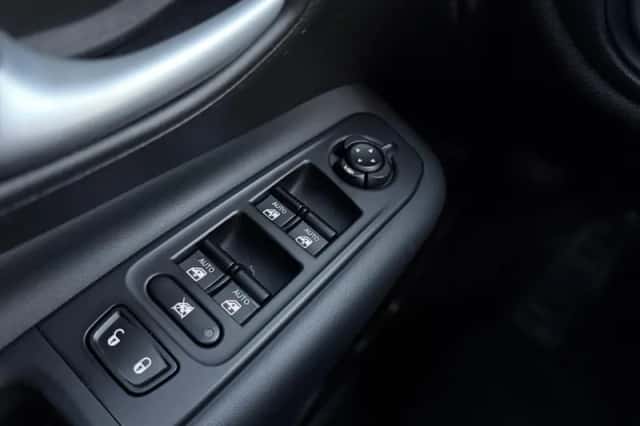 Jeep Renegade (2023) thumbnail 14