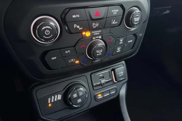 Jeep Renegade (2023) thumbnail 24