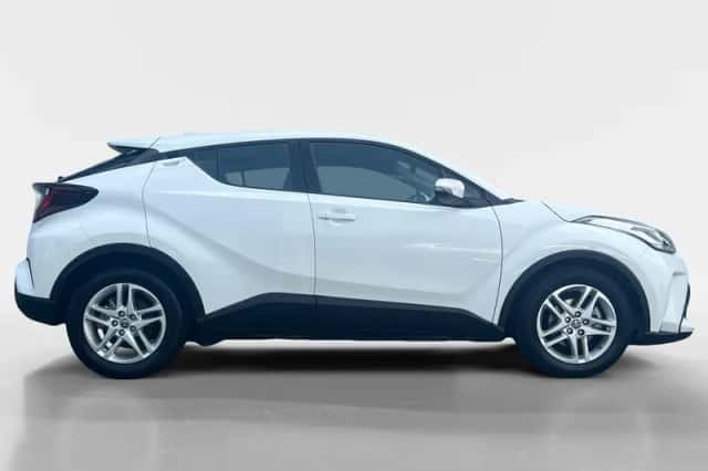 Toyota C-HR (2023) thumbnail 2