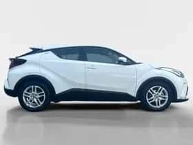 Toyota C-HR (2023) thumbnail 2