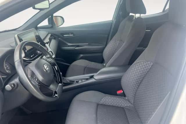 Toyota C-HR (2023) thumbnail 11