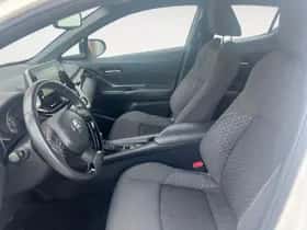 Toyota C-HR (2023) thumbnail 11