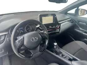 Toyota C-HR (2023) thumbnail 13
