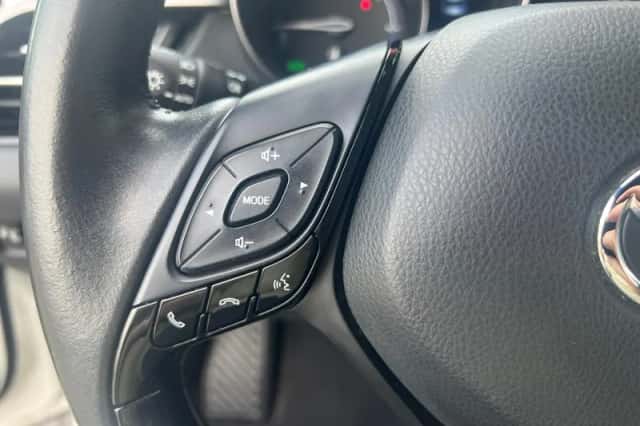 Toyota C-HR (2023) thumbnail 15