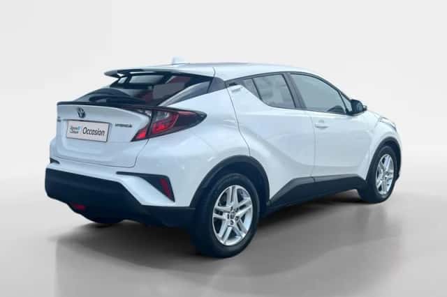 Toyota C-HR (2023) thumbnail 3