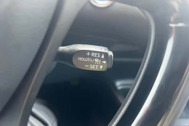 Toyota C-HR (2023) thumbnail 23