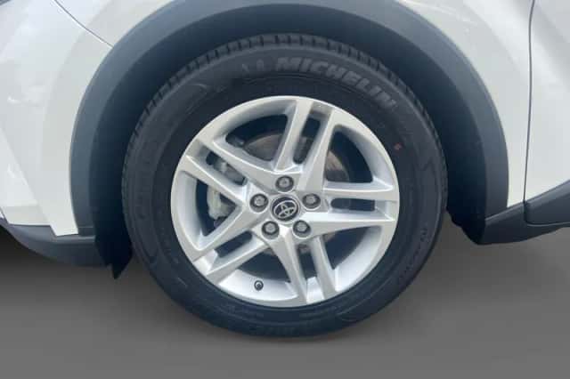 Toyota C-HR (2023) thumbnail 4