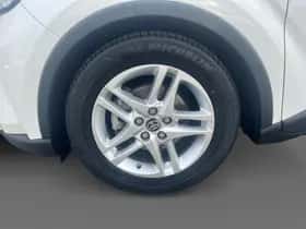 Toyota C-HR (2023) thumbnail 4