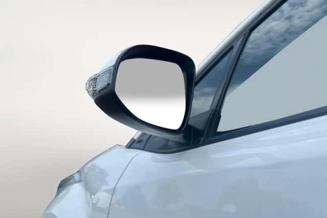 Toyota C-HR (2023) thumbnail 31