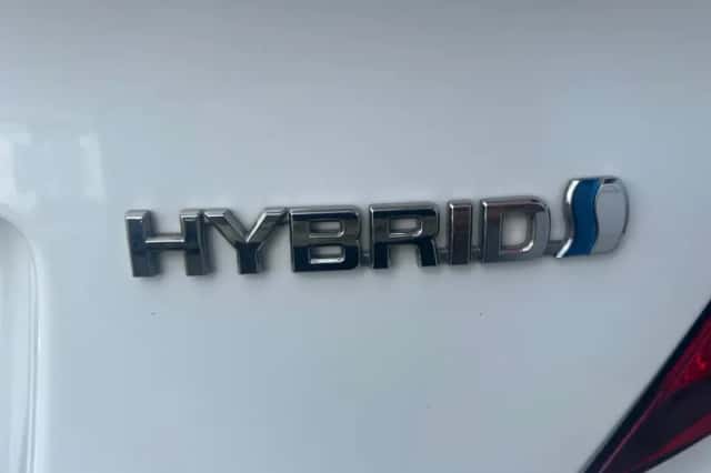 Toyota C-HR (2023) thumbnail 32
