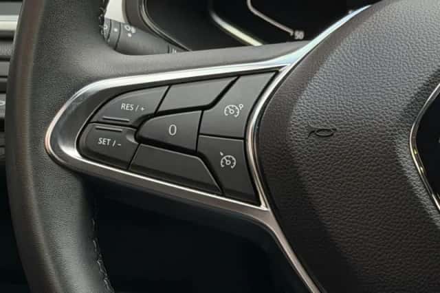 Renault Captur (2023) thumbnail 22