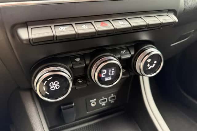 Renault Captur (2023) thumbnail 32