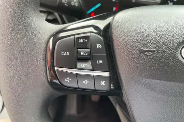 Ford Fiesta (2018) thumbnail 16