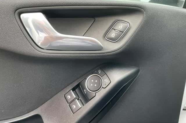 Ford Fiesta (2018) thumbnail 25