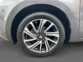Suzuki Swift (2021) thumbnail 5