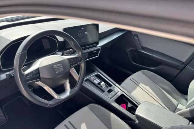 SEAT Leon (2023) thumbnail 10