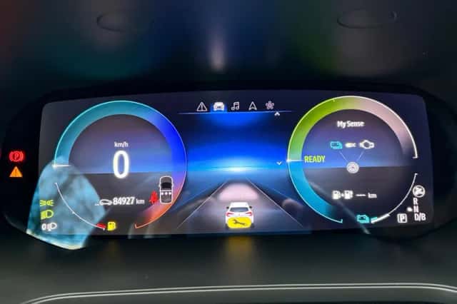 Renault Captur (2021) thumbnail 11