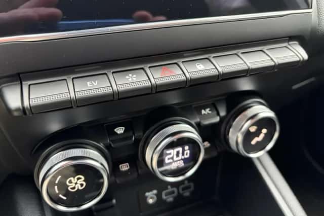 Renault Captur (2021) thumbnail 17
