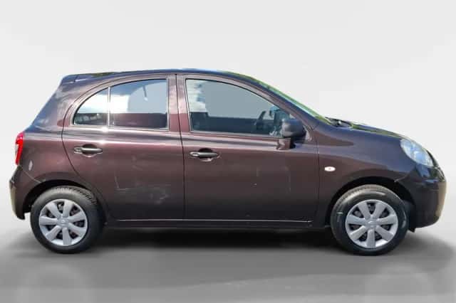Nissan Micra (2012) thumbnail 4