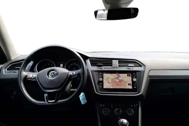 Volkswagen Tiguan (2018) thumbnail 12