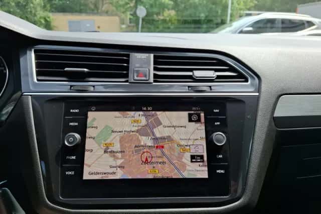 Volkswagen Tiguan (2018) thumbnail 17