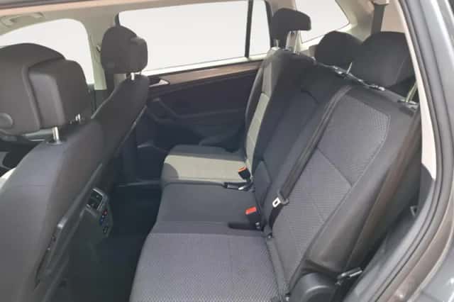 Volkswagen Tiguan (2018) thumbnail 21