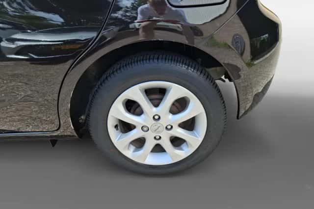 Nissan Micra (2014) thumbnail 8
