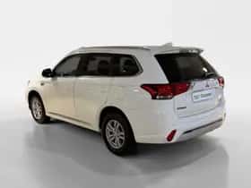 Mitsubishi Outlander (2019) thumbnail 2