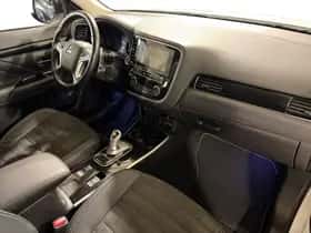 Mitsubishi Outlander (2019) thumbnail 12