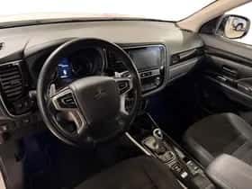 Mitsubishi Outlander (2019) thumbnail 18