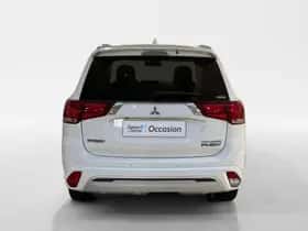 Mitsubishi Outlander (2019) thumbnail 3