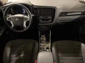 Mitsubishi Outlander (2019) thumbnail 23