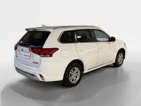 Mitsubishi Outlander (2019) thumbnail 4