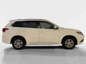 Mitsubishi Outlander (2019) thumbnail 5