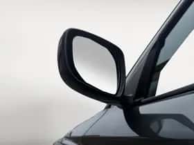 Suzuki Swift (2025) thumbnail 9