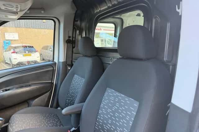 Opel Combo (2016) thumbnail 11