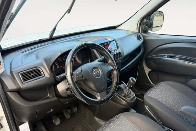 Opel Combo (2016) thumbnail 13