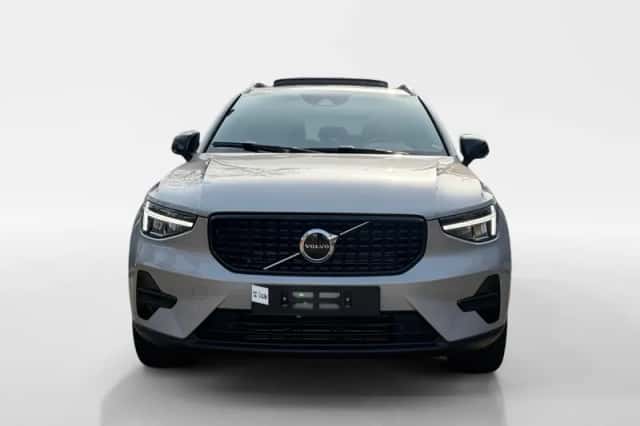 Volvo XC40 (2023) thumbnail 2