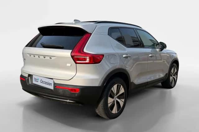 Volvo XC40 (2023) thumbnail 4