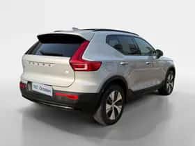 Volvo XC40 (2023) thumbnail 4