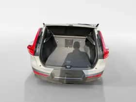 Volvo XC40 (2023) thumbnail 8